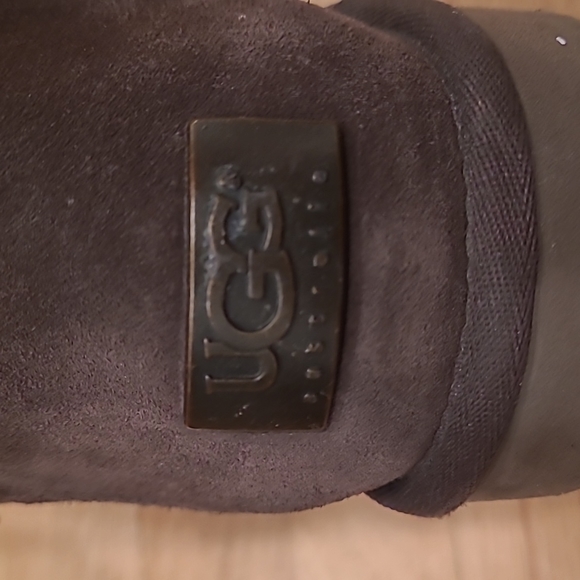 Women UGG Boots - Picture 12 of 12